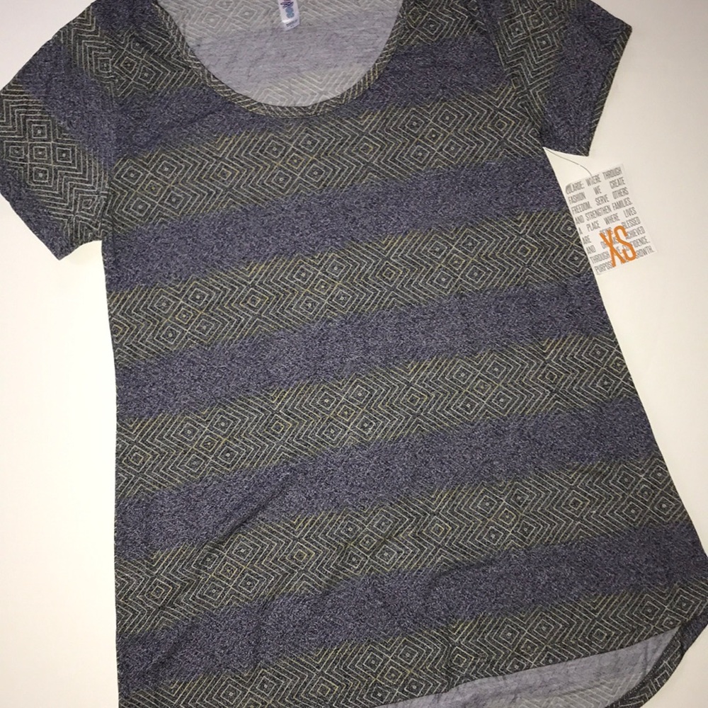 BNWT LuLaRoe Classic Tee size XS